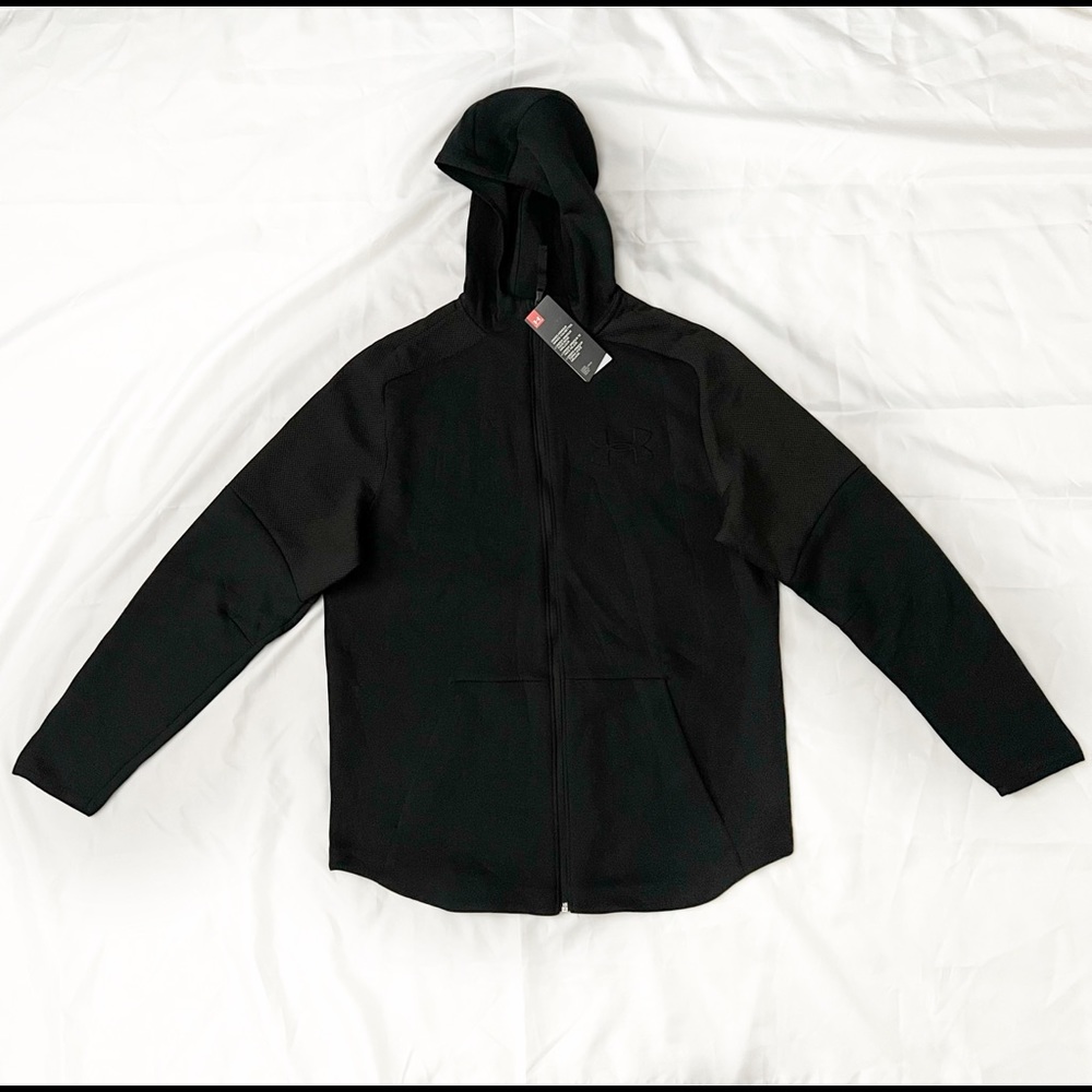 UNDER ARMOUR LIGHTWEIGHT ZIP JACKET